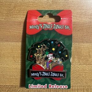 Mickey's Jingle Jungle 5K Limited Release Holiday Pin - 2013 WDW Disney